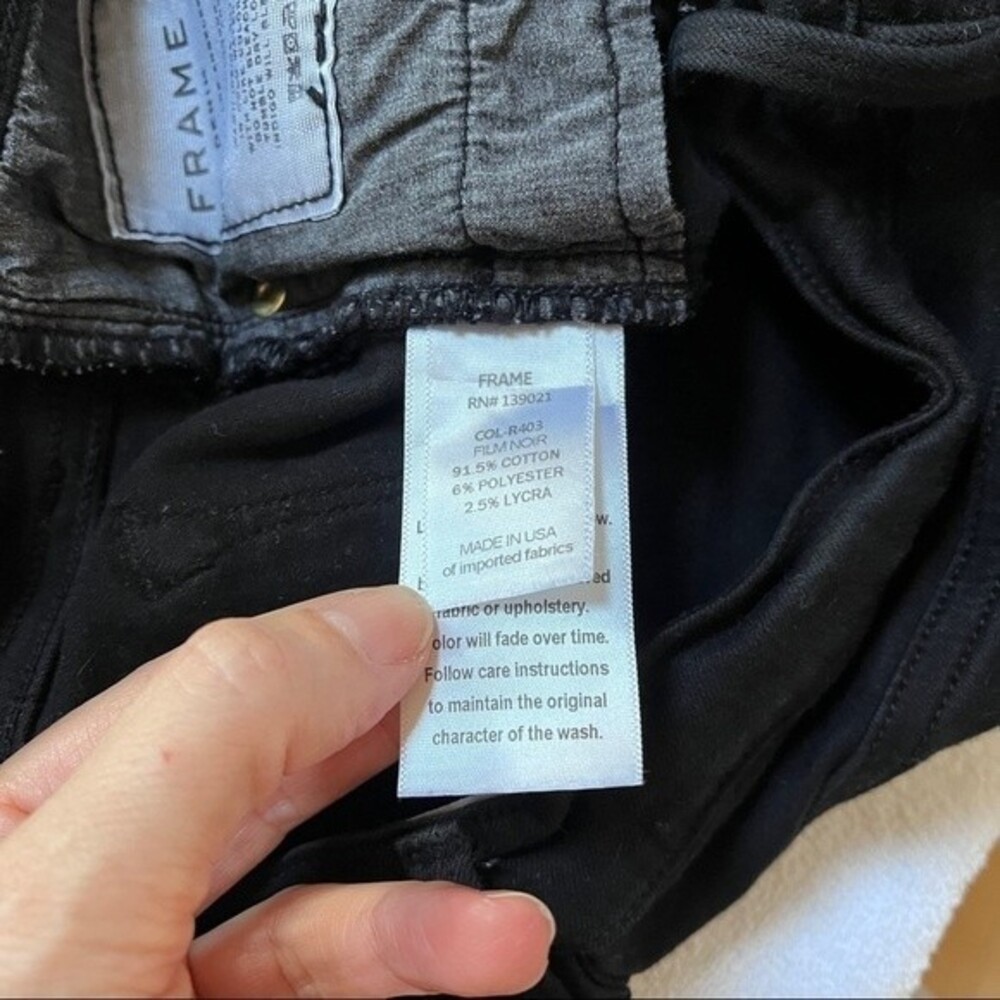 Frame Denim Le Skinny de Jeanne Distressed Jeans in Film Noir 28 - Picture 8 of 9